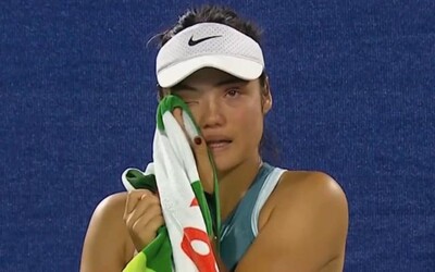 VIDEO: Britská tenistka sa rozplakala počas zápasu. Na tribúne uvidela svojho stalkera