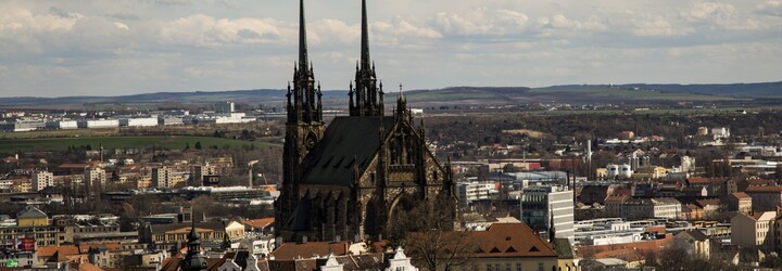 Z historického centra Brna zmizí vizuální smog a ošklivé reklamy. Město schválilo návrh památkářů, architektů a grafiků