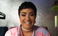 Demi Lovato hovoria, že si ich rodina na oslovovanie „oni“ zvykla. Kamaráti im však vraj môžu stále hovoriť št*tka