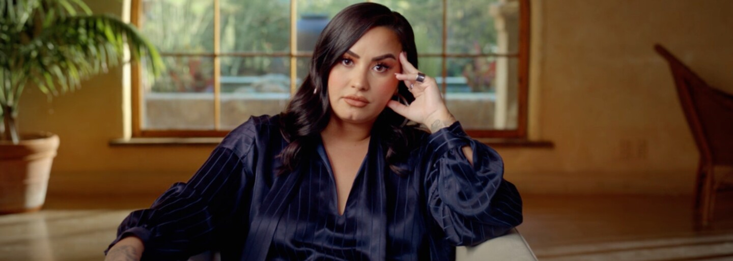 Demi Lovato znásilnil díler heroínu krátko predtým, ako ju po predávkovaní nechal takmer umrieť. Našli ju nahú a sinavú