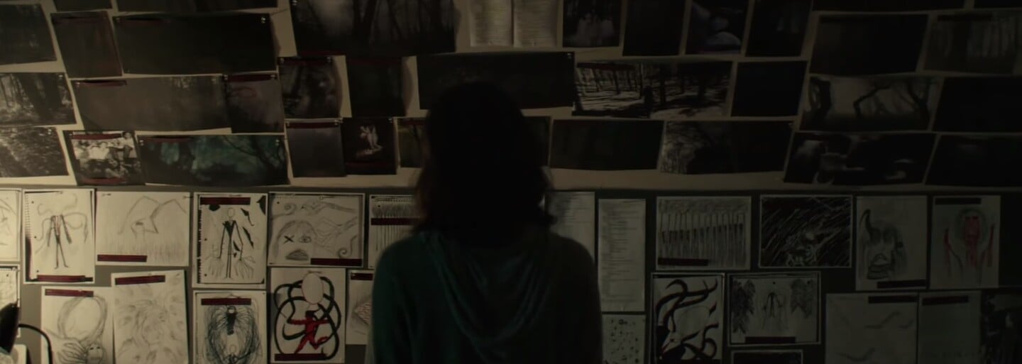 Démonický Slender Man sa prebúdza v mrazivých záberoch z celovečerného hororu a zanecháva za sebou mŕtve a zmiznuté deti