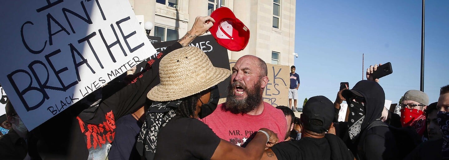 Demonstrace v USA se rozšířily už do 30 měst. Donald Trump se musel skrýt do bunkru