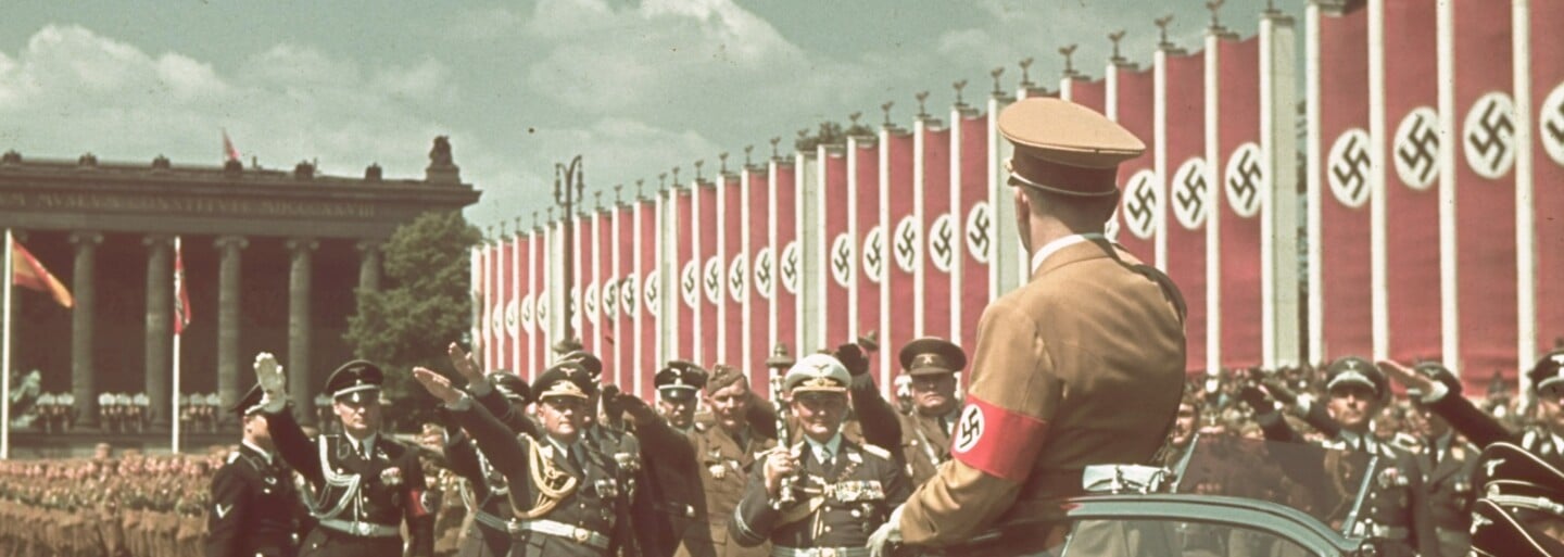Deň, kedy Adolf Hitler navštívil čerstvo dobytý Paríž, sa stal jednou z ikonických udalostí druhej svetovej vojny