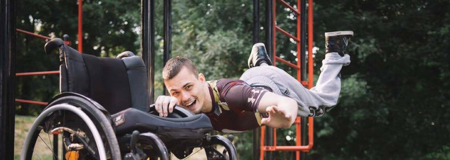 Denis Kučera: Porazil rakovinu i závislosť na morfiu. Dnes sa aktívne venuje workoutu a sníva o tom, že sa raz postaví na nohy (Rozhovor)