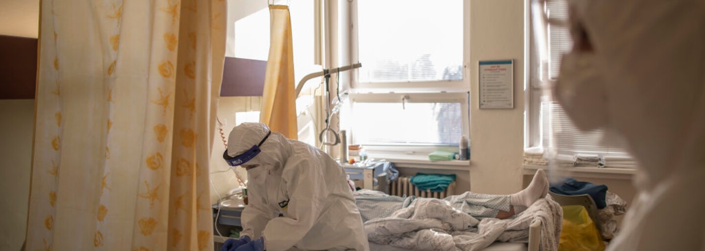 Denní nárůst nakažených: Testy odhalily 3 206 případů, rozvolnění se zatím nechystá