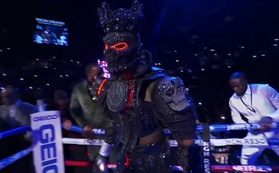 Deontay Wilder tvrdí, že prohrál kvůli skoro dvacetikilovému kostýmu, ve kterém přišel na nástup. Prý si unavil nohy Deontay Wilder tvrdí, že prohrál kvůli skoro dvacetikilovému kostýmu, ve kterém přišel na nástup. Prý si unavil nohy