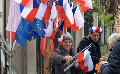 Desítky tisíc Čechů slavily 30 let od sametové revoluce. Národní třídu úplně přetížili (Fotoreport) Desítky tisíc Čechů slavily 30 let od sametové revoluce. Národní třídu úplně přetížili (Fotoreport)
