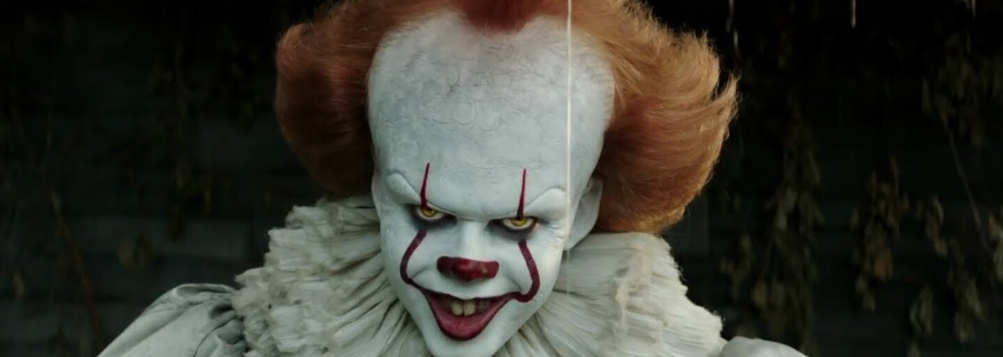 Děsivý klaun Pennywise, skvělé herecké výkony a kombinace žánrů dělají z It jeden z nejlepších hororů posledních let (Recenze)