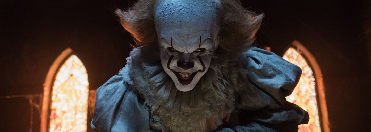Děsivý Pennywise se vrací na nových fotkách z natáčení hororu It: Chapter 2