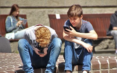 Děti hackují své iPhony. Chtějí tak obejít limity nastavené rodiči Děti hackují své iPhony. Chtějí tak obejít limity nastavené rodiči