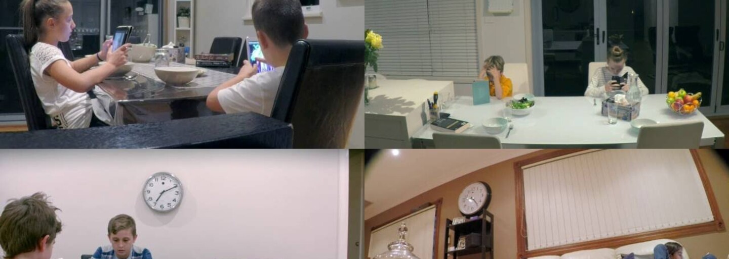 Deti zahĺbené do mobilov či tabletov si ani nevšimli, keď im vymenili rodičov. Chceme, aby takto vyzerali budúce generácie?