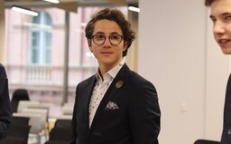 Devatenáctiletý designér vyvíjí aplikaci, která má přilákat dárce krve. Firmy se o něj rvou, a to ještě neodmaturoval (Rozhovor)