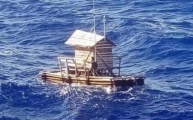 19-ročný rybár prežil 49 dní na oceáne v drevenej loďke. Živil sa tým, čo ulovil, a vodu si filtroval cez tričko 19-ročný rybár prežil 49 dní na oceáne v drevenej loďke. Živil sa tým, čo ulovil, a vodu si filtroval cez tričko