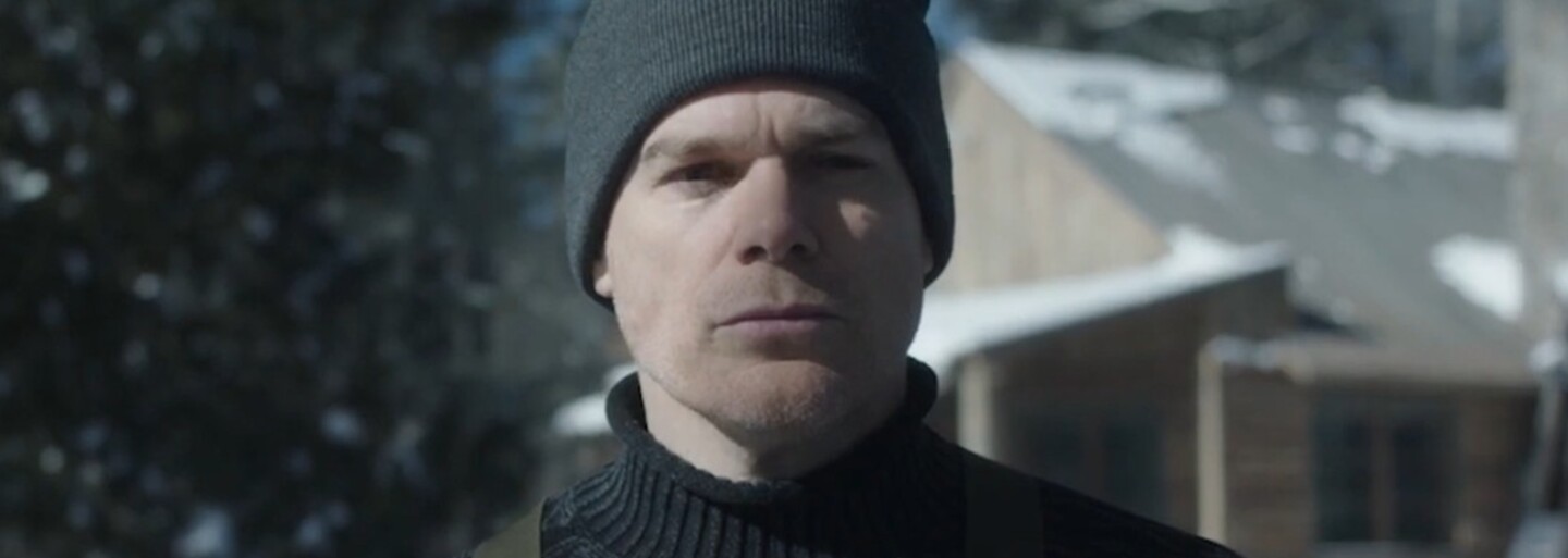 Dexter v prvním traileru utíká před krvavou minulostí. Žije v přetvářce, která ho unavuje