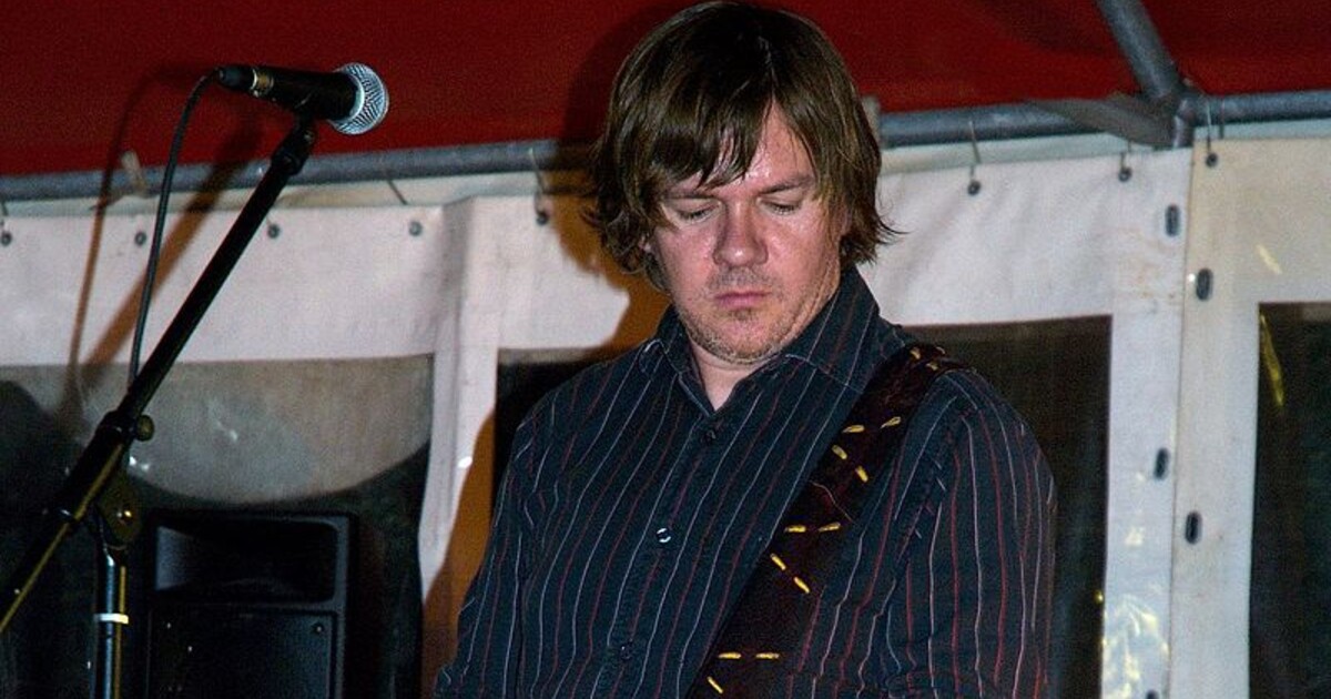 V pražských Dejvicích útočník napadl ženy s dětmi. Zastavil ho slavný český zpěvák