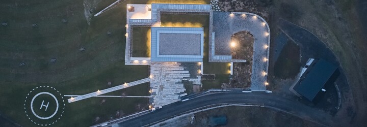 Vlastný heliport, súkromný krytý bazén a moderný dizajn. Vila Vlastibořice je bývanie ako vystrihnuté z filmu
