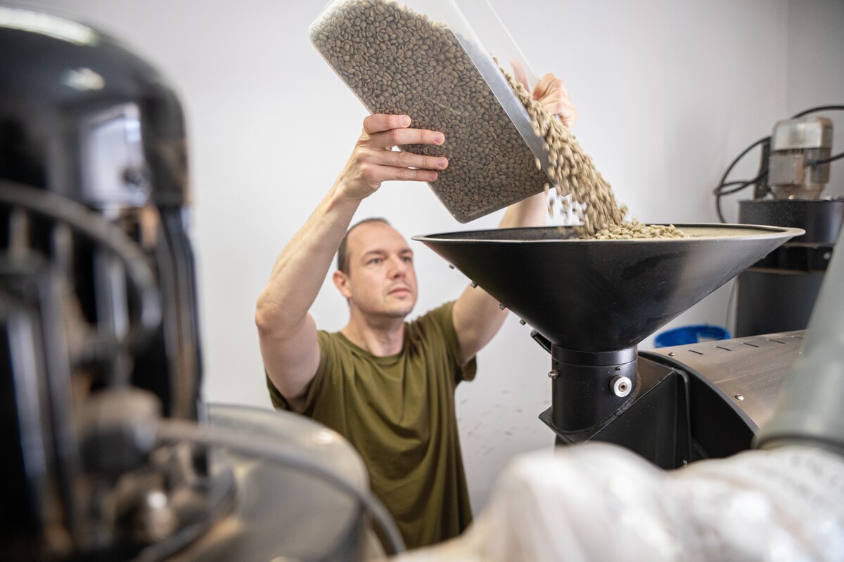 Peter Szabó, majiteľ pražiarne Coffeein.