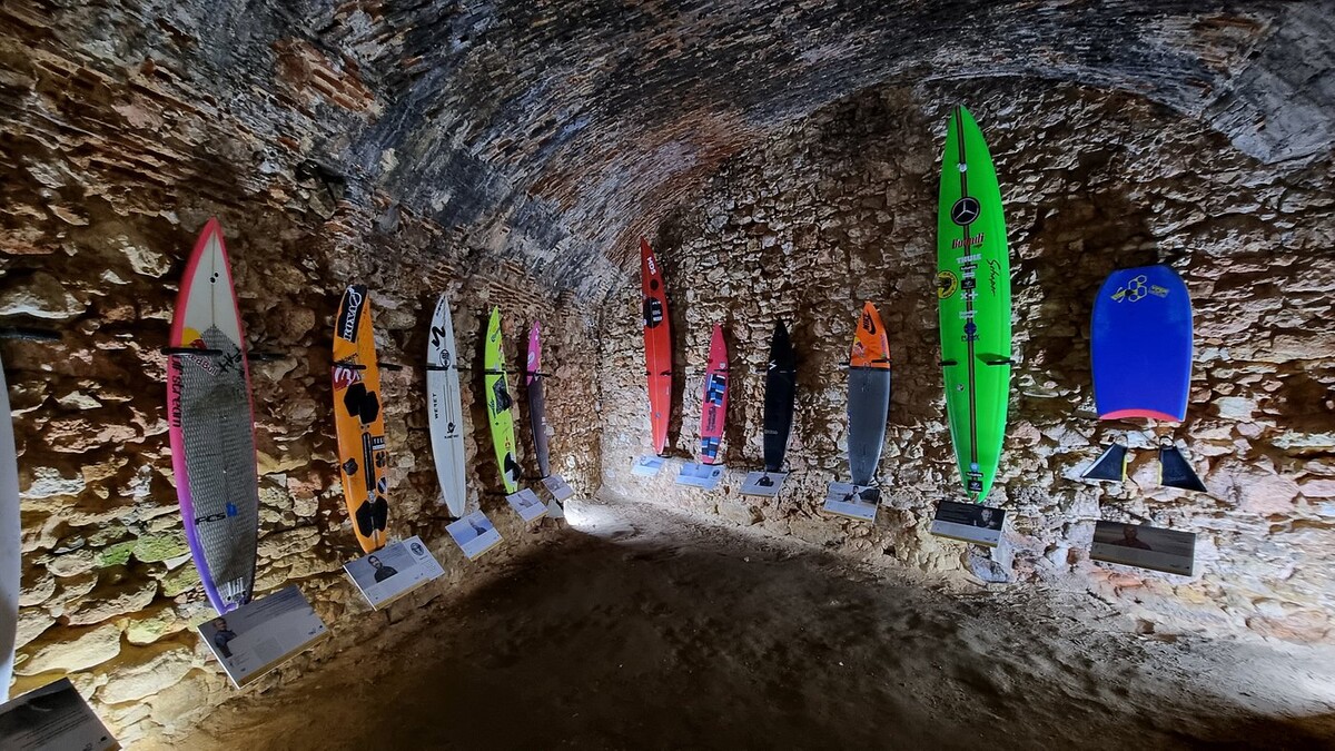 Múzeum surfovania v pevnosti Forte de São Miguel Arcanjo.