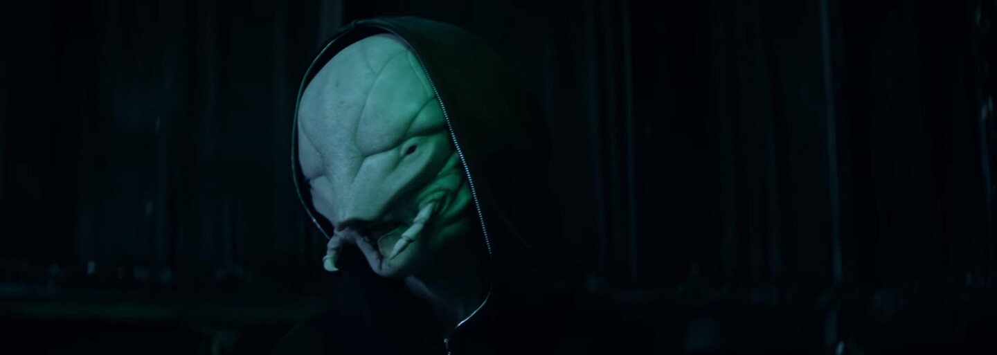 Die Antwoord přichází s videoklipem lákajícím na pražský koncert. Yolandi se tu jako mimozemšťan potýká se smutkem a vyloučením