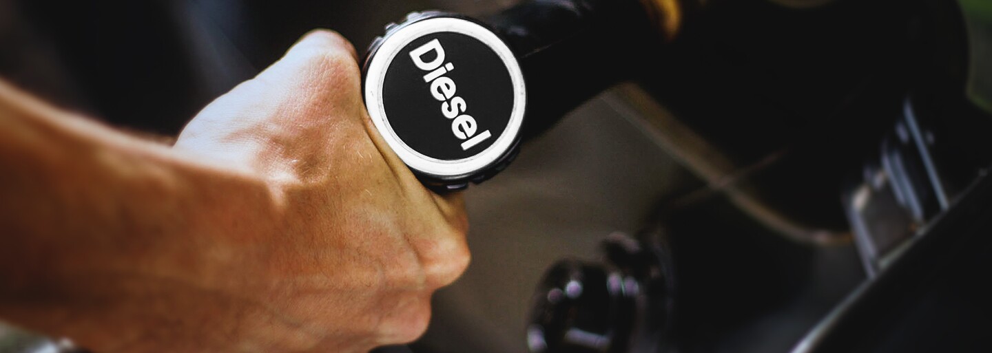 Diesel chcú skrz jeho škodlivosť zakázať a automobilky s ním prestávajú počítať. Aká je ale realita?