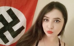 Dívku, která se zúčastnila soutěže Miss Hitler, odsoudili na 3 roky vězení