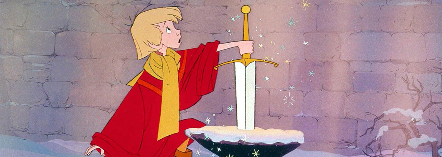 Disney vdychuje život legende The Sword in the Stone a príbehom nás prevedie scenárista Game of Thrones
