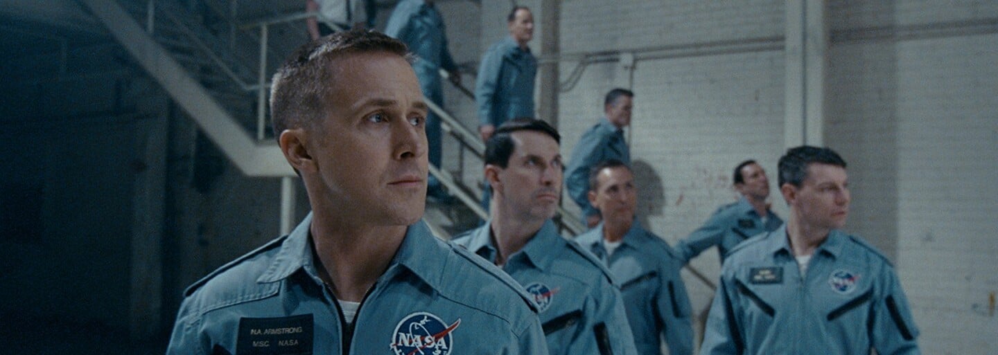 Divákom vadí, že v dráme First Man nevideli americkú vlajku na Mesiaci. Ako to vysvetlil režisér?
