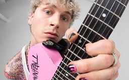 Divoký gangster, který beefuje s Eminemem nebo střízlík s růžovou kytarou? Zjisti, kým je Machine Gun Kelly
