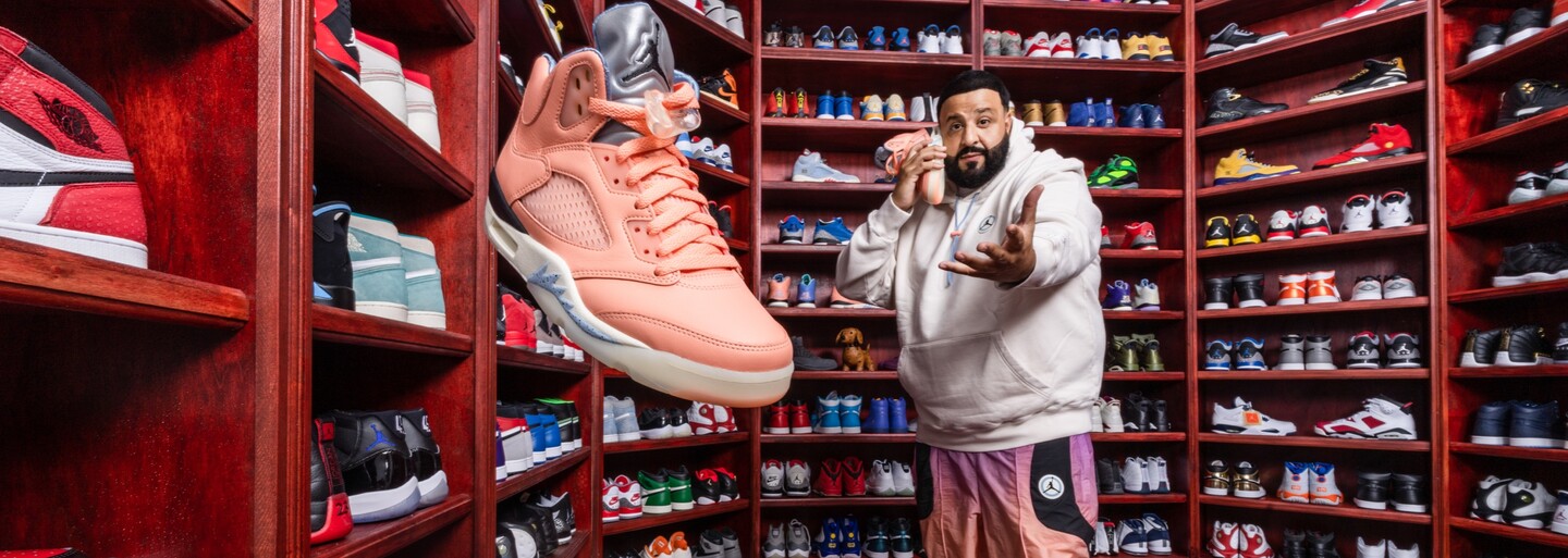 DJ Khaled zpřístupní svůj šatník s limitovanými teniskami na dvě noci přes Airbnb. Cena se rovná velikosti umělcových bot