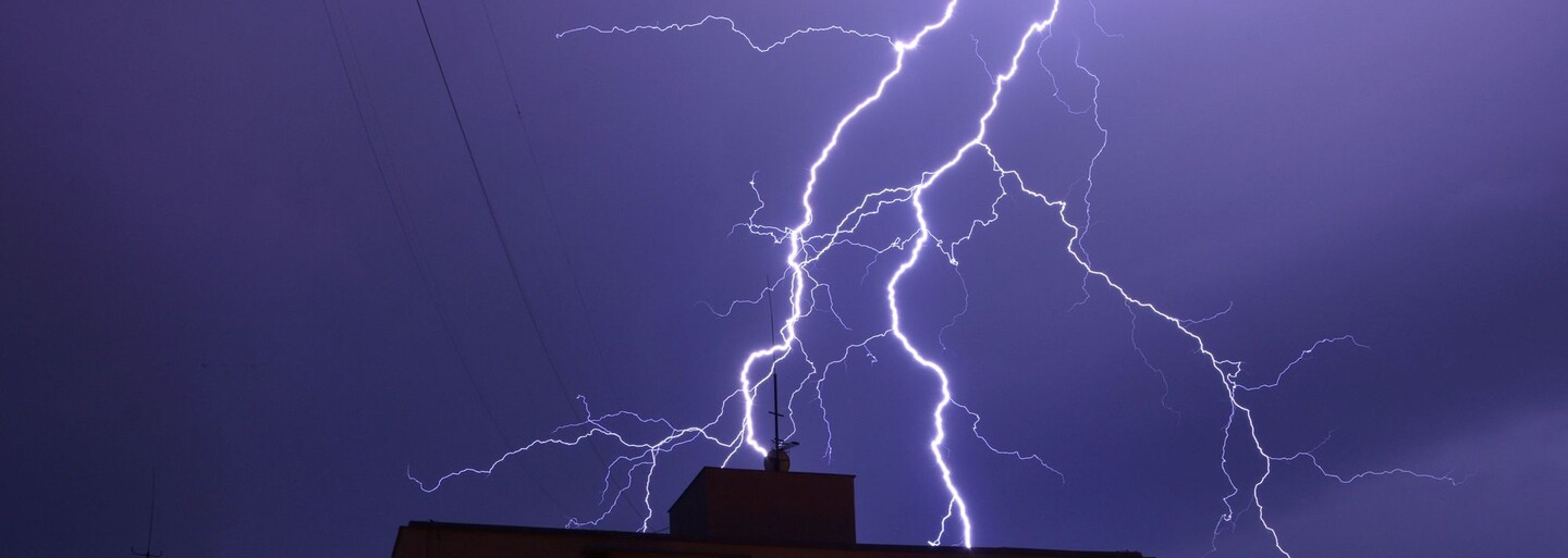 Do Česka míří silné bouřky, meteorologové vydali výstrahu