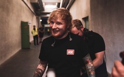 Do Eda Sheerana se obouvá legenda grime scény. Prý krade styl, aby se zalíbil rapovým fanouškům