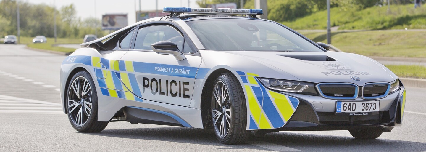 Do radov českej polície sa začlenilo jedno z najrýchlejších policajných áut, unikátny plug-in hybridný športiak