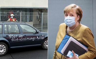 Do sídla Merkelové nabouralo auto. Nápisy na vozidle jsou zřejmě vzkazem pro německou kancléřku Do sídla Merkelové nabouralo auto. Nápisy na vozidle jsou zřejmě vzkazem pro německou kancléřku