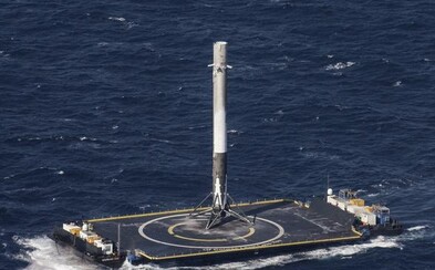 Do tretice všetko dobré. SpaceX opäť zopakovalo úspešné pristátie nosnej rakety Falcon 9 na oceáne Do tretice všetko dobré. SpaceX opäť zopakovalo úspešné pristátie nosnej rakety Falcon 9 na oceáne