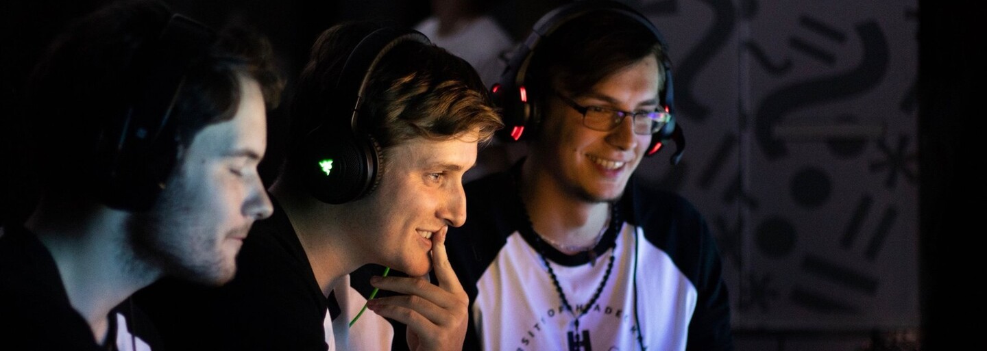 Dobrá zpráva pro vášnivé gamery: Vysoké školy začínají věnovat pozornost esportu, další esportovou učebnu mají na UHK