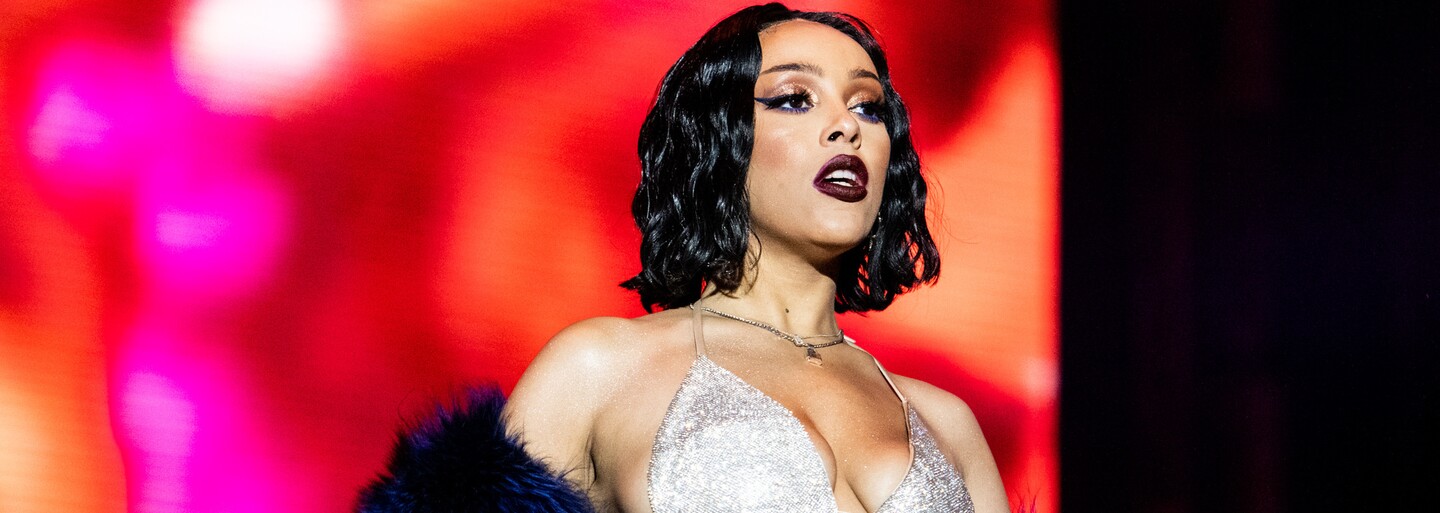 Doja Cat si dělá srandu z Elona Muska na Twitteru. Miliardář jí umožnil bizarní změnu jména