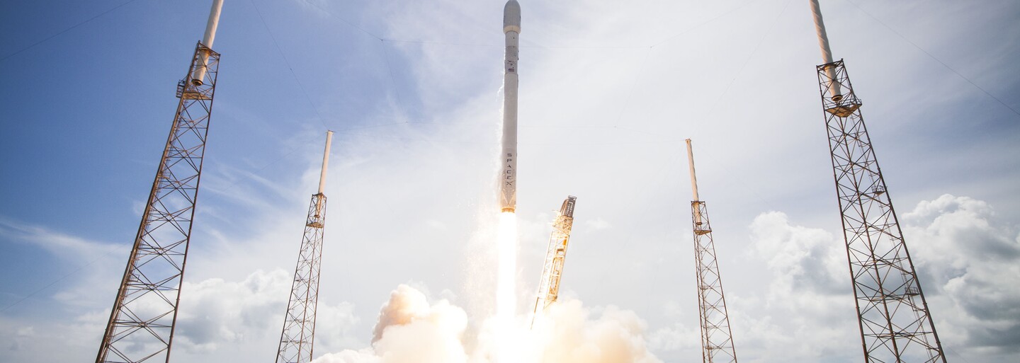 Dokázal bys přistát s raketou Elona Muska? Díky návykové hře to můžeš zkusit klidně hned!