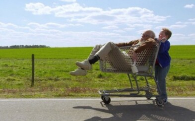Dokázal Knoxville ako Bad Grandpa vystúpiť z tieňa Jackass a vytvoriť skvelú komédiu? (Recenzia) Dokázal Knoxville ako Bad Grandpa vystúpiť z tieňa Jackass a vytvoriť skvelú komédiu? (Recenzia)