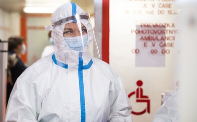 Dominika Cibulková už pracuje na odběrovém místě v první linii Dominika Cibulková už pracuje na odběrovém místě v první linii