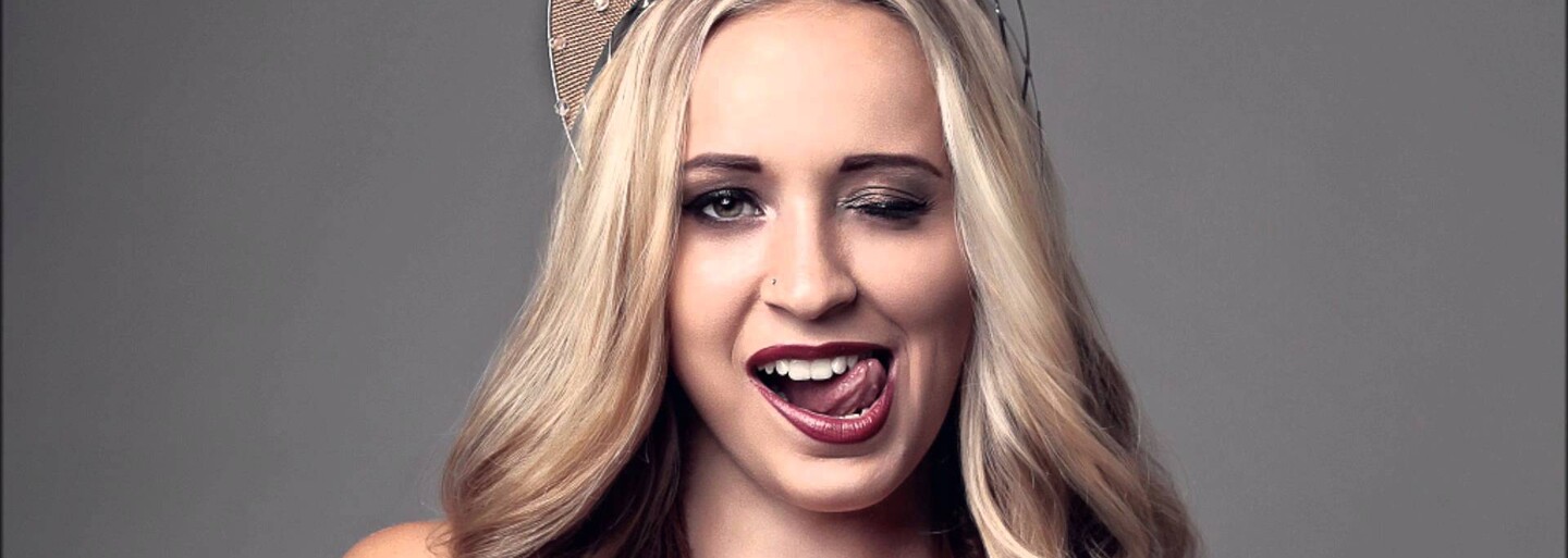 Dominika Mirgová neoddychuje ani na materskej, popová diva posiela inšpiratívnu skladbu Tu sme boli