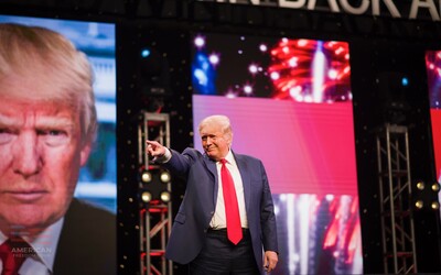 Donald Trump chce v roce 2024 opět kandidovat. „Vrátím se!“ vzkázal davu na Floridě