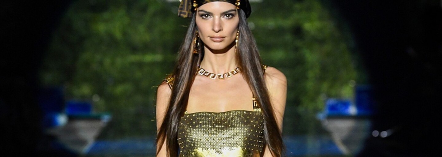 Donatella Versace a Kim Jones si vymenili pozície. Pozri si nablýskanú kolekciu Fendace, ktorú budeš chcieť vo svojom šatníku