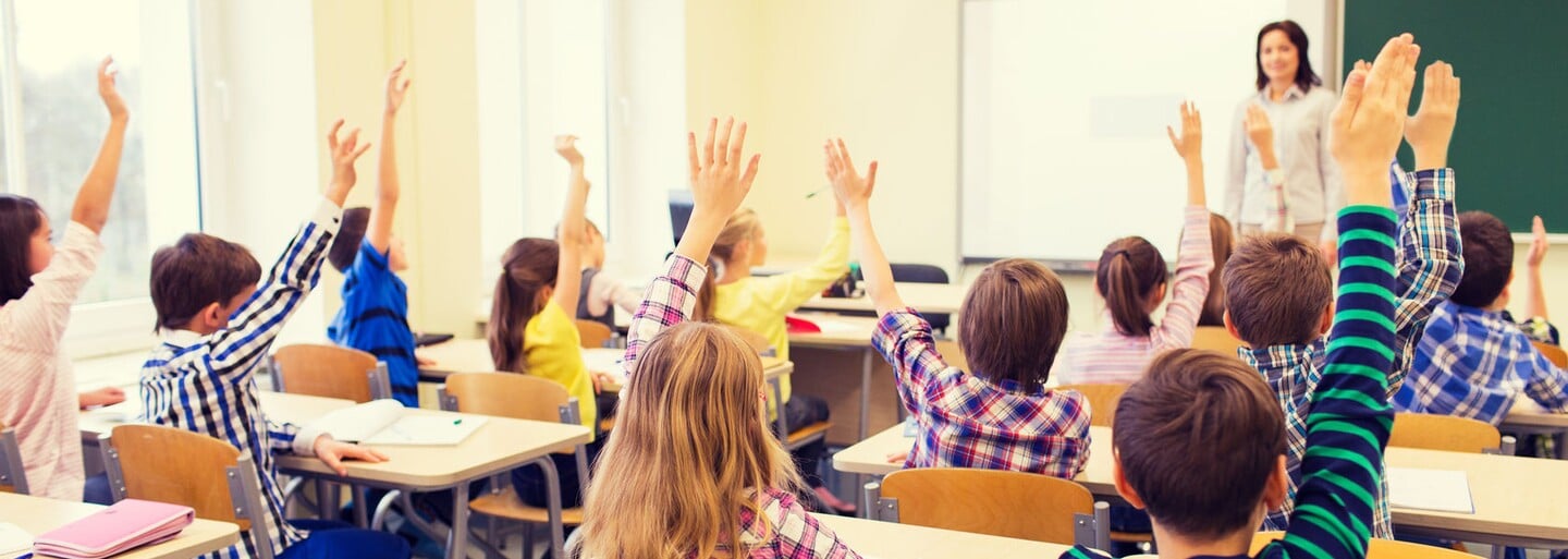 Dosavadní vysvědčení bude nahrazeno novým. Školy začnou povinně využívat nové formuláře, kde jsou známky zašifrované pomocí QR kódů