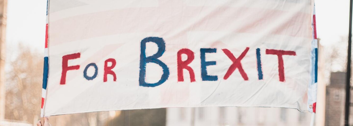 Dôsledky brexitu pociťujú v Británii viaceré potravinárske reťazce. McDonald's preto stiahol z ponuky niektoré mliečne výrobky