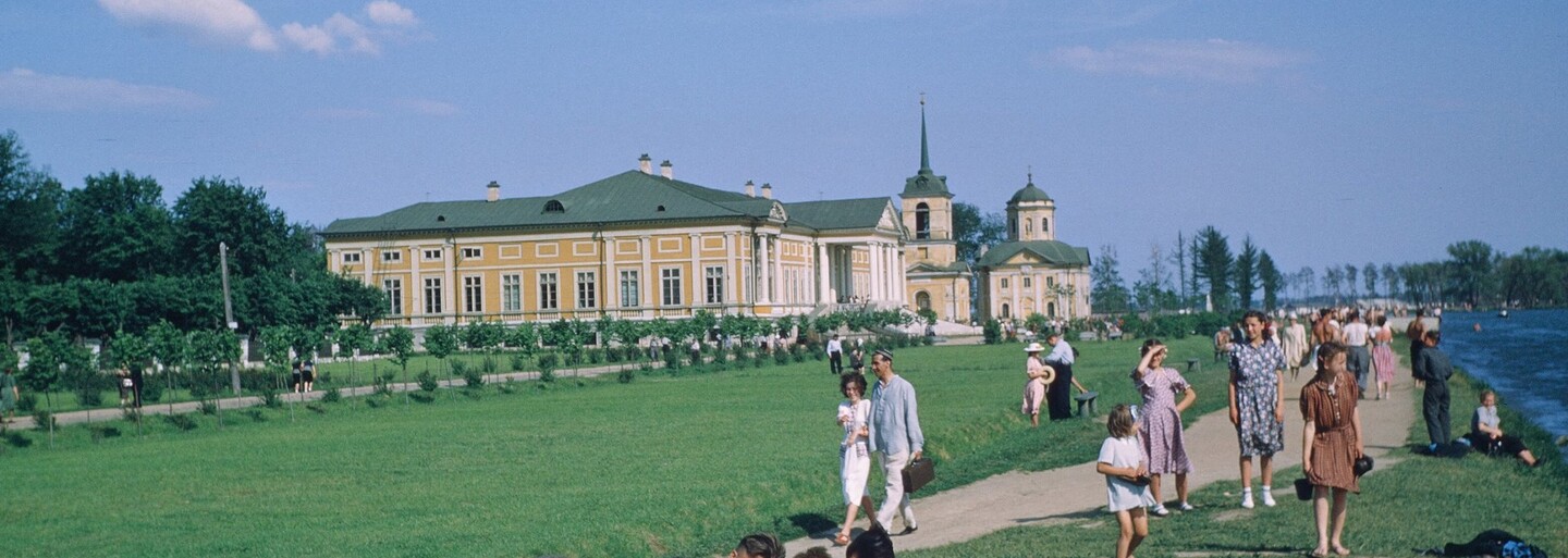 Dosud nikdy neviděné fotografie ze Sovětského svazu z dob, kdy mu pevnou rukou vládl Stalin. Postaral se o ně Američan
