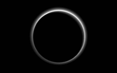 Dovidenia Pluto! New Horizons na záver púte okolo trpasličej planétky posiela ohromujúci záber Dovidenia Pluto! New Horizons na záver púte okolo trpasličej planétky posiela ohromujúci záber