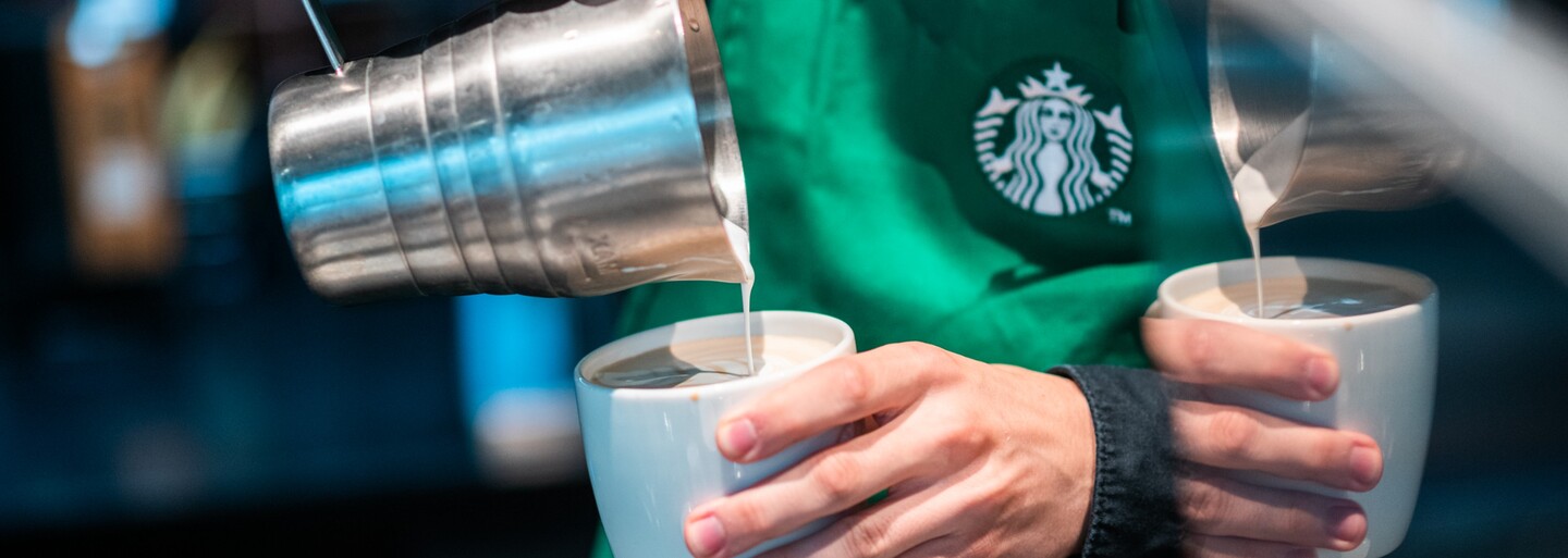 Starbucks hlásí rekordní tržby. Pomáhá generace Z i návraty do práce po pandemii