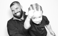 Drake dva roky svojho syna skrýval, dnes je Adonis hviezdou jeho instagramového účtu a oslavuje štyri roky
