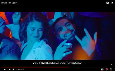Drake v novom videoklipe spomína na svoje herecké začiatky. Odhaľuje aj cover a prezrádza dátum vydania albumu Scorpion Drake v novom videoklipe spomína na svoje herecké začiatky. Odhaľuje aj cover a prezrádza dátum vydania albumu Scorpion