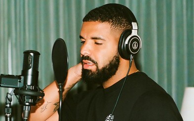 Drake vydává nostalgické album plné zásadních momentů jeho kariéry. Legendární hity našly oficiální cestu na veřejnost Drake vydává nostalgické album plné zásadních momentů jeho kariéry. Legendární hity našly oficiální cestu na veřejnost